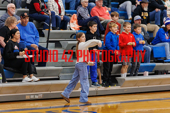 fans-20251212-1003